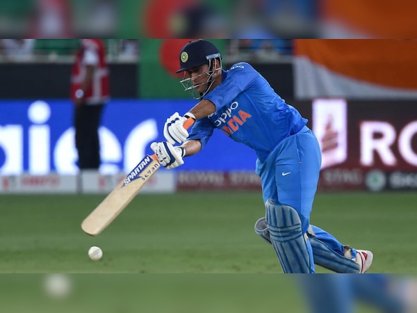 धोनी ने 114 गेंद खेलते हुए छह चौके की मदद से नाबाद 87 रन की पारी खेली..