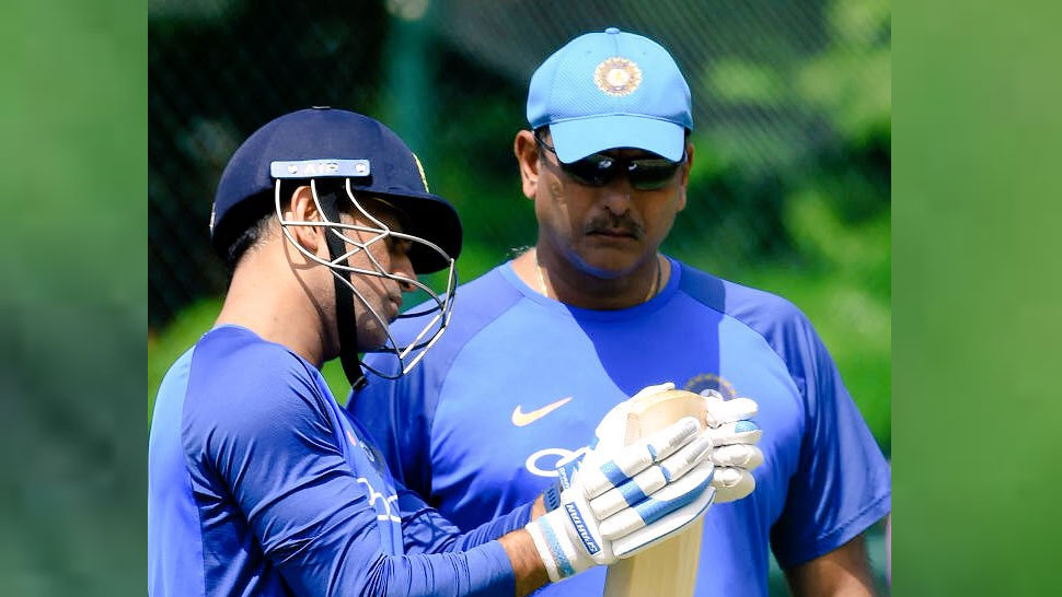 शास्त्री ने कहा, "धोनी लीजैंड है. वह हमारे महान क्रिकेटरों में से एक है." शास्त्री ने कहा, "धोनी लीजैंड है. वह हमारे महान क्रिकेटरों में से एक है."