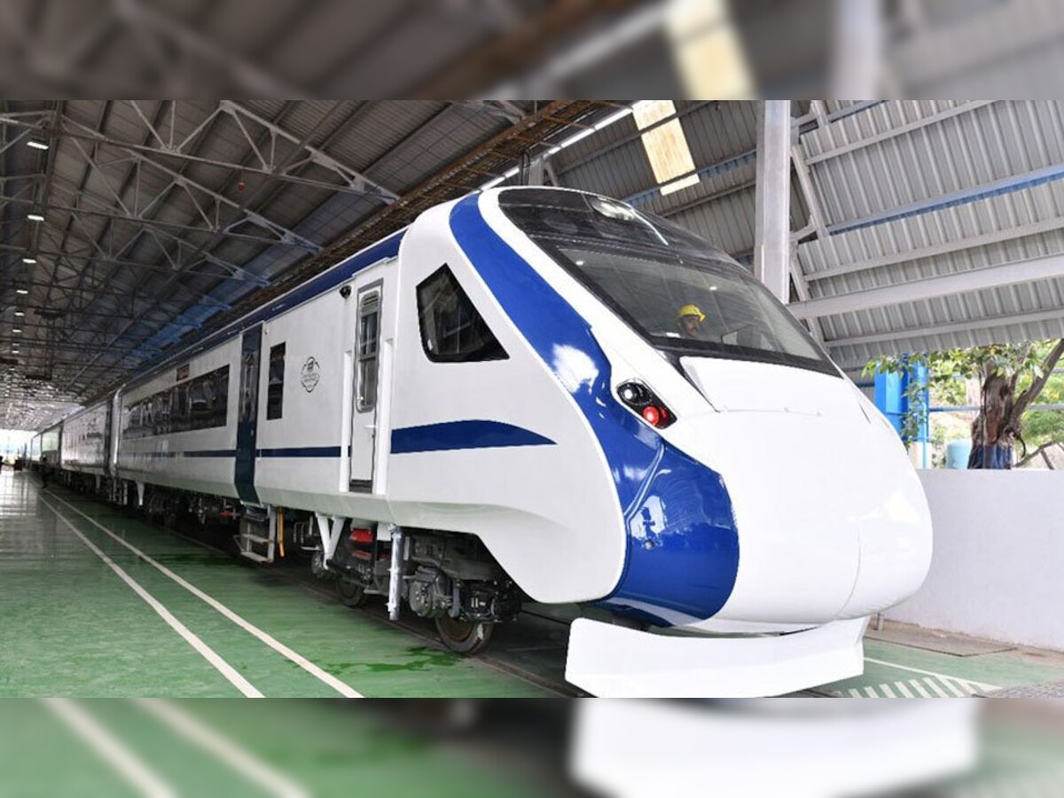 ट्रेन 18 जैसे मानक वाली ट्रेनों की कीमत दुनिया भर में करीब 250 करोड़ रुपये है. (फाइल फोटो)