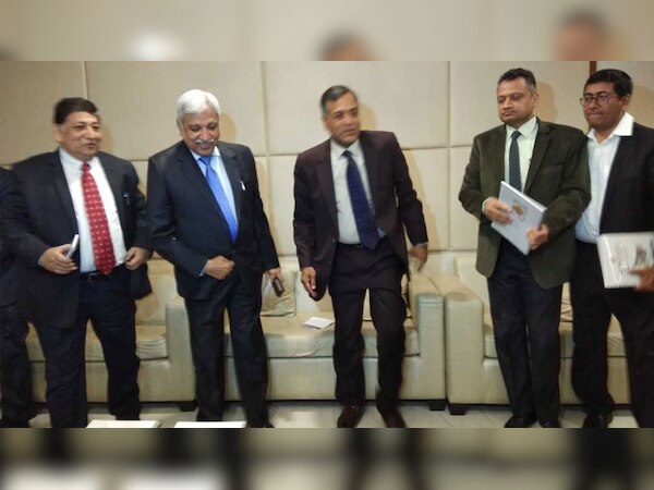 आयोग ने कहा है कि चुनाव परिणाम बताते हैं कि ईवीएम में कोई गड़बड़ी नहीं है. 