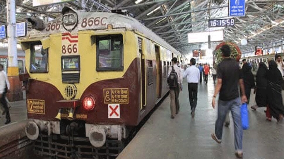 सावधान ! मुंबई लोकल ट्रेन में यात्रा करने वाली महिलाओं को ऐसे मनाया जा रहा है केमिकल का शिकार