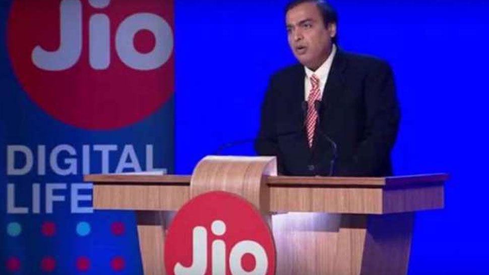 जियो के यूजर्स हर महीने 90 लाख से एक करोड़ के बीच बढ़ रहे हैं. (फाइल फोटो) जियो के यूजर्स हर महीने 90 लाख से एक करोड़ के बीच बढ़ रहे हैं. (फाइल फोटो)