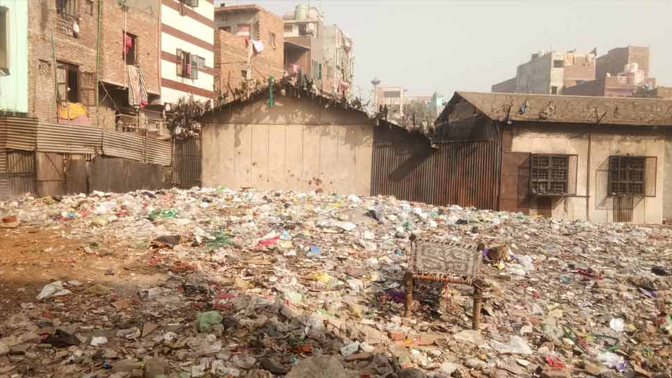दिल्ली सरकार के दावों की खुली पोल, स्कूली बच्चों को आज तक नसीब नहीं हुई पक्की छत