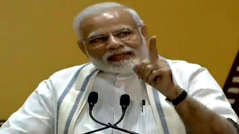 PM मोदी पर भी छाया 'उरी' का जादू, फिल्मी हस्तियों से पूछा- How's the Josh?