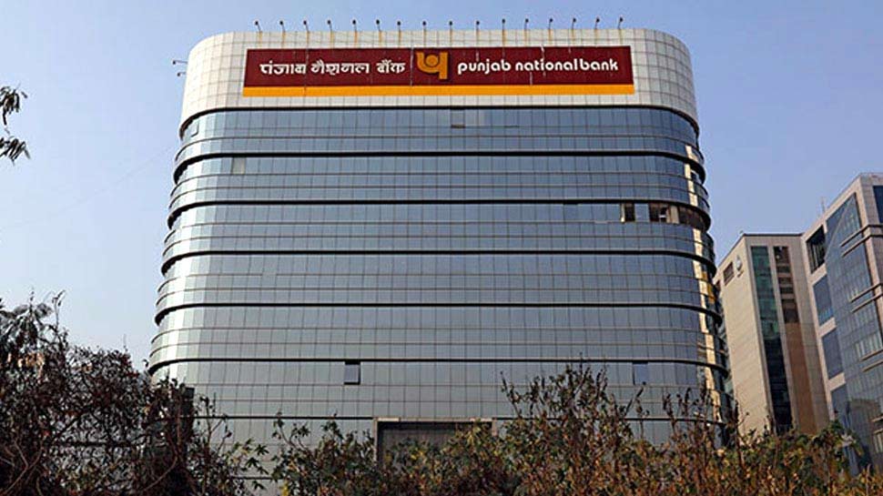 नीरव मोदी घोटाले में गई PNB के दो एग्जिक्यूटिव डायरेक्टर्स की नौकरी नीरव मोदी घोटाले में गई PNB के दो एग्जिक्यूटिव डायरेक्टर्स की नौकरी