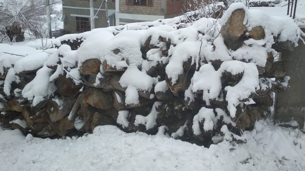 बारिश और बर्फबारी के आसार Keylong in Lahaul-Spiti district fresh snowfall-2