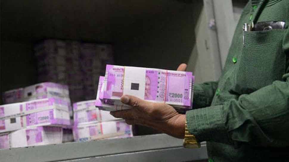 भारत में 9 अमीरों के पास 50% लोगों से ज्यादा संपत्ति, अगले 4 साल में हर रोज 70 अमीर बढ़ेंगे भारत में 9 अमीरों के पास 50% लोगों से ज्यादा संपत्ति, अगले 4 साल में हर रोज 70 अमीर बढ़ेंगे