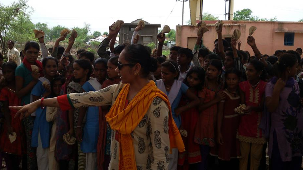MP: बसपा विधायक ने फिर दी अफसर को धमकी, बोलीं- गरीब के पैसे लौटा दो, वरना... MP: बसपा विधायक ने फिर दी अफसर को धमकी, बोलीं- गरीब के पैसे लौटा दो, वरना...