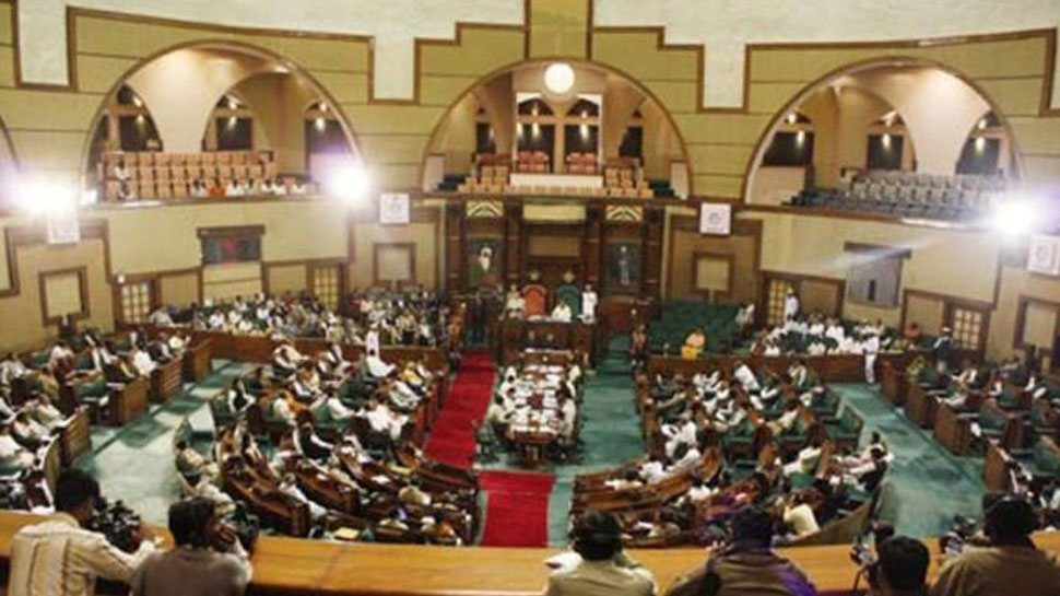 मध्यप्रदेश: आधे से भी कम वोट पाकर विधानसभा पहुंचे 147 विधायक मध्यप्रदेश: आधे से भी कम वोट पाकर विधानसभा पहुंचे 147 विधायक
