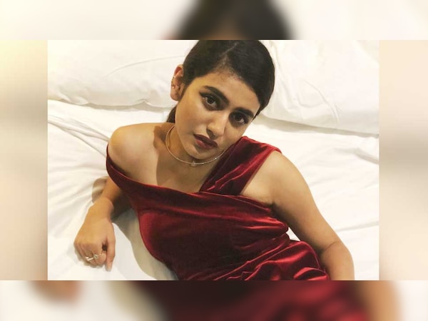 प्रिया प्रकाश वॉरियर अपनी पहली ही मलयालम फिल्‍म 'उरु उदार लव' के एक गाने से सुपरहिट हो गई थीं (फोटो साभारः इंस्टाग्राम)