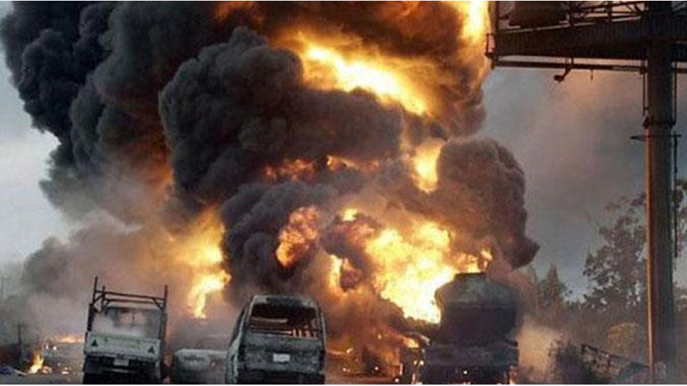 बलूचिस्तानः ट्रक-बस में जोरदार भिड़ंत, 26 लोगों की मौत, 16 घायल बलूचिस्तानः ट्रक-बस में जोरदार भिड़ंत, 26 लोगों की मौत, 16 घायल