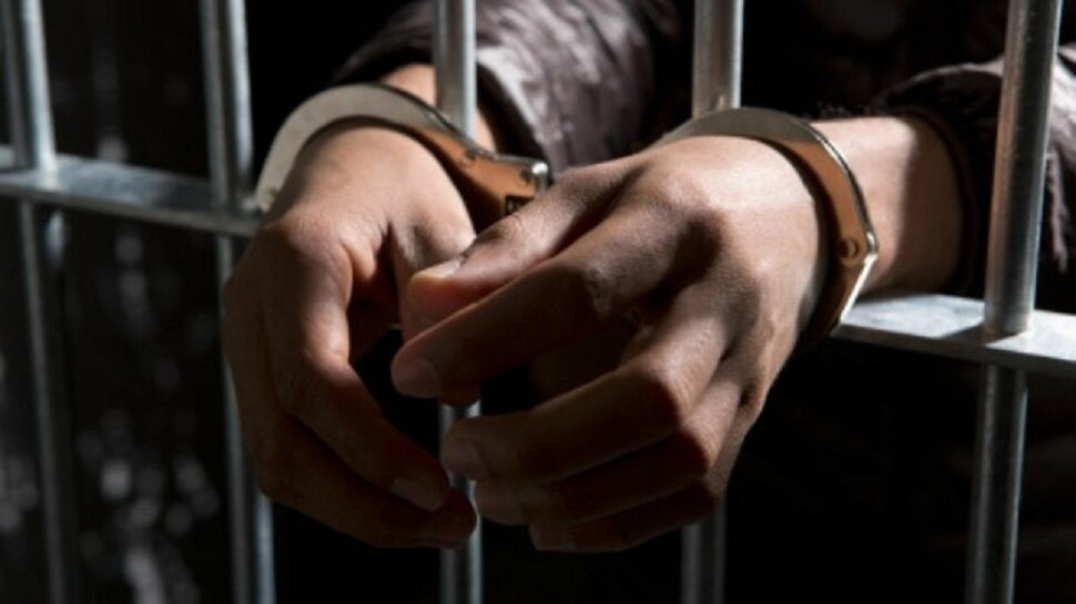 परीक्षाओं में नकल कराने वाले गिरोह का पर्दाफाश, 6 मुन्नाभाई गिरफ्तार