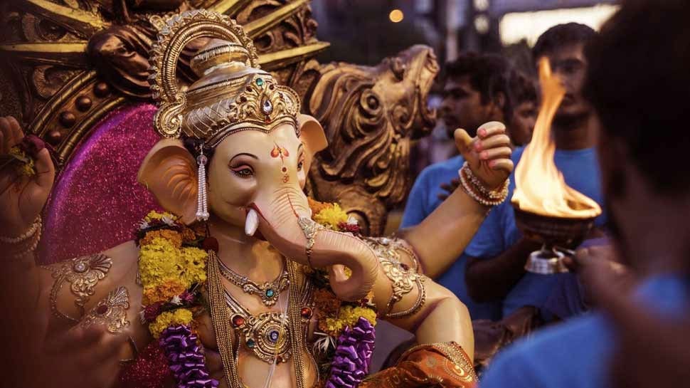पहली बार रख रही हैं सकट चौथ तो जानें क्या है व्रत कथा, कैसे होती है पूजा