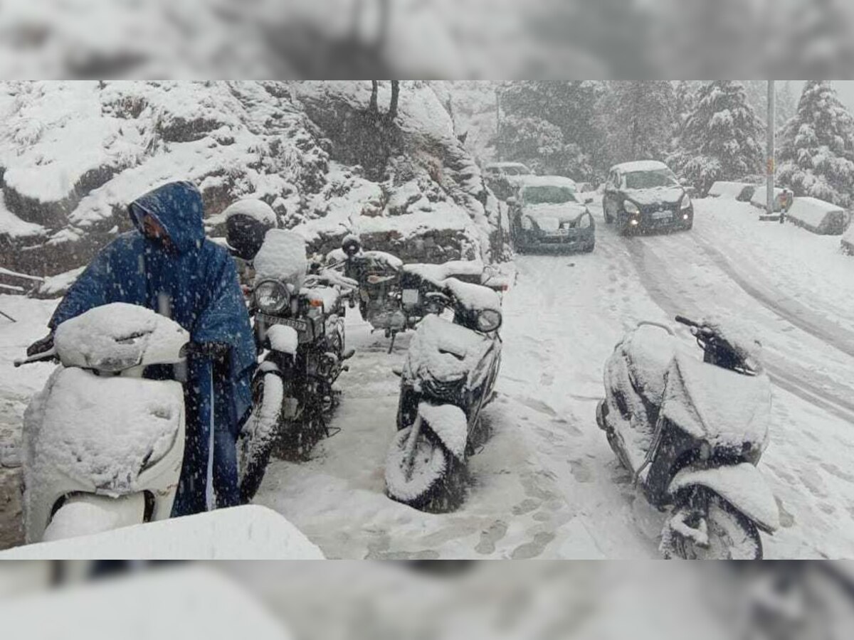 मौसम विभाग ने उत्तराखंड के पर्वतीय इलाकों में भारी बर्फबारी के अलर्ट बरकरार है. 