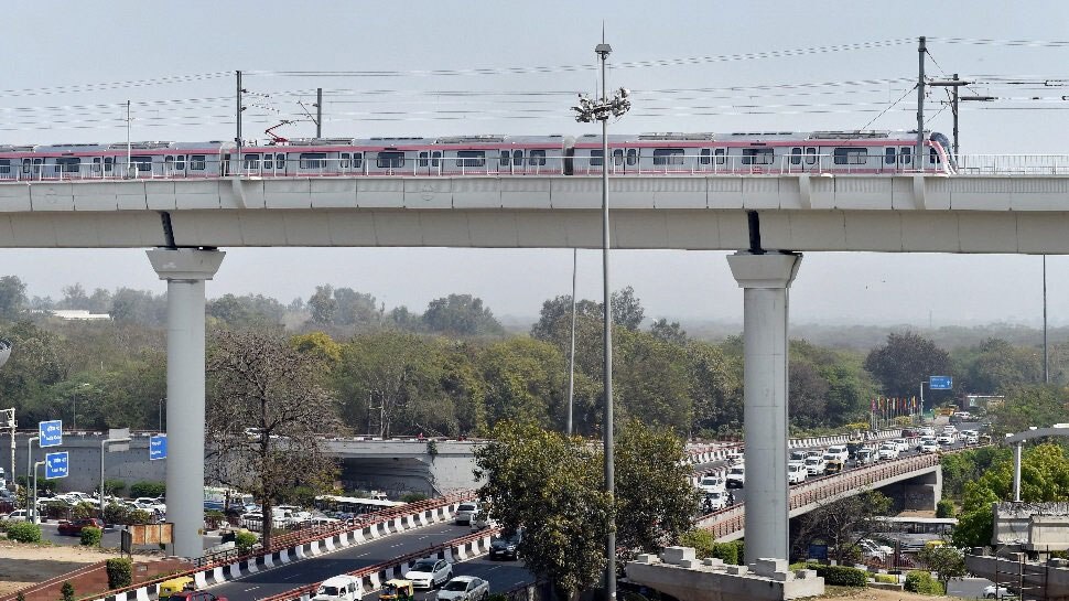 गणतंत्र दिवस: मेट्रो स्टेशनों और एयरपोर्ट की बढ़ाई गई सुरक्षा, 400 अतिरिक्त जवान तैनात