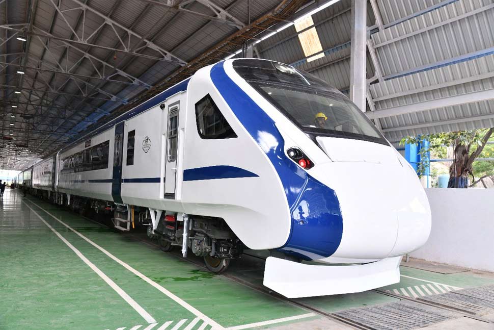 Train 18 को ईआईजी की मंजूरी, अगले हफ्ते पीएम मोदी इस शहर से करेंगे रवाना Train 18 को ईआईजी की मंजूरी, अगले हफ्ते पीएम मोदी इस शहर से करेंगे रवाना