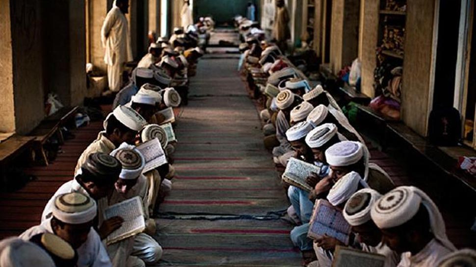 मदरसे में पढ़ रहा था छात्र, अचानक रहने लगा गुमसुम, परिवार वालों ने जानी हकीकत तो रह गए हैरान मदरसे में पढ़ रहा था छात्र, अचानक रहने लगा गुमसुम, परिवार वालों ने जानी हकीकत तो रह गए हैरान