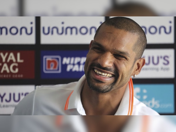 शिखर धवन न्यूजीलैंड में अपने प्रदर्शन से खुश नजर आ रहे हैं. (फोटो: PTI)