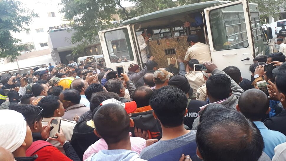 नासिक: रिहायशी इलाके में घुसा तेंदुआ, Video में देखें कैसे मचाया उत्पात