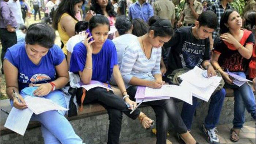 उच्च शिक्षा के लिए अपने बच्चों को विदेश भेजने की इच्छा रखने वाले भारतीय अभिभावकों में 52 प्रतिशत के लिए अमेरिका पसंदीदा देश है.(फाइल फोटो) उच्च शिक्षा के लिए अपने बच्चों को विदेश भेजने की इच्छा रखने वाले भारतीय अभिभावकों में 52 प्रतिशत के लिए अमेरिका पसंदीदा देश है.(फाइल फोटो)