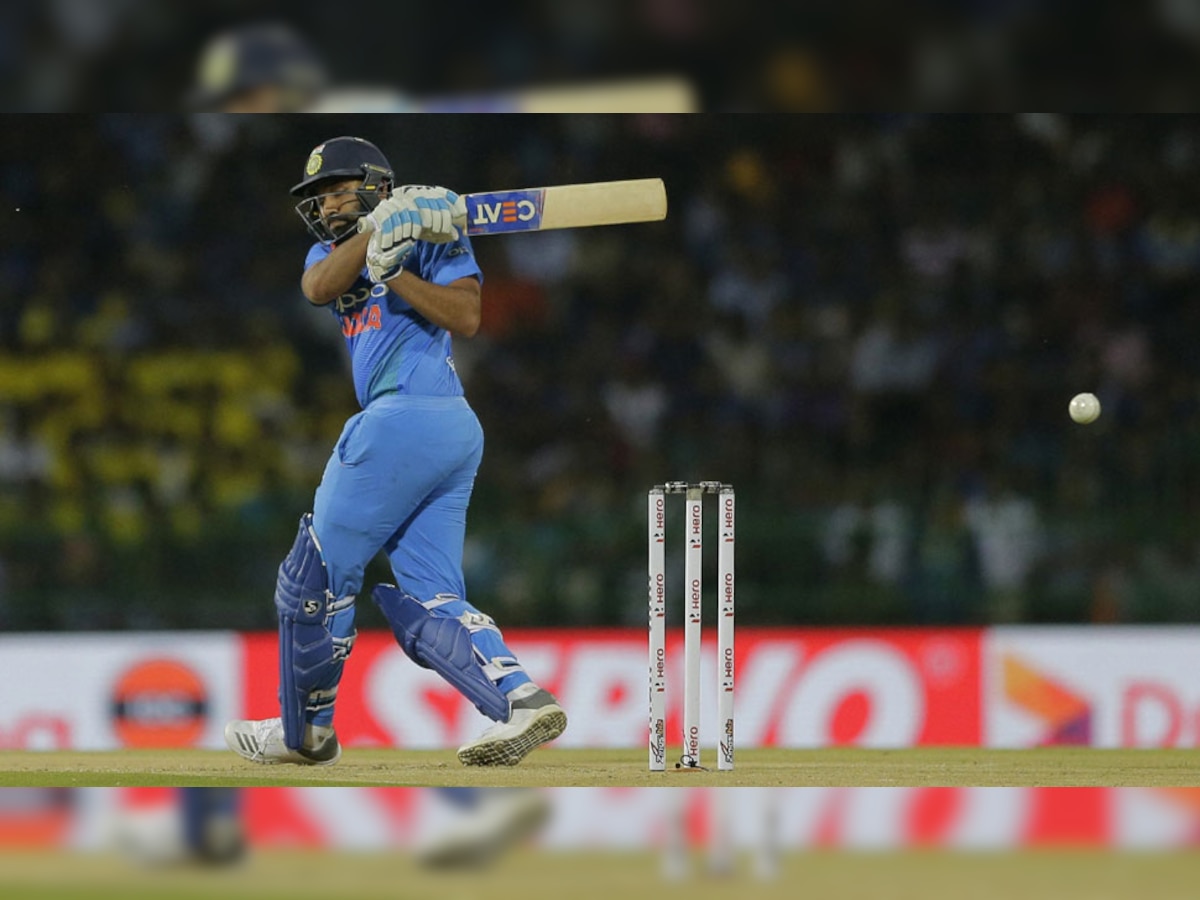 INDvsNZ: रोहित शर्मा ने जड़ा ऐसा छक्का, एक ही गेंद पर हो गए दो कमाल