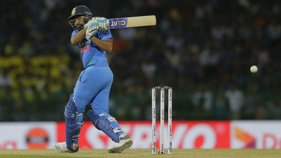 रोहित शर्मा ने अपनी पारी में टीम इंडिया के लिए तीन छक्के लगाए. (फोटो: PTI) रोहित शर्मा ने अपनी पारी में टीम इंडिया के लिए तीन छक्के लगाए. (फोटो: PTI)