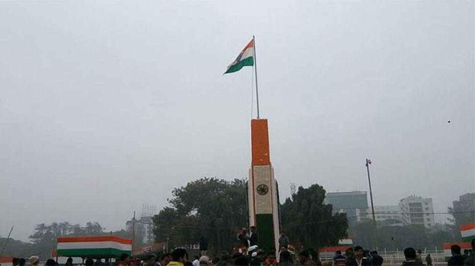 बिहारः ऐतिहासिक गांधी मैदान में राज्यपाल लालजी टंडन फहराया तिरंगा