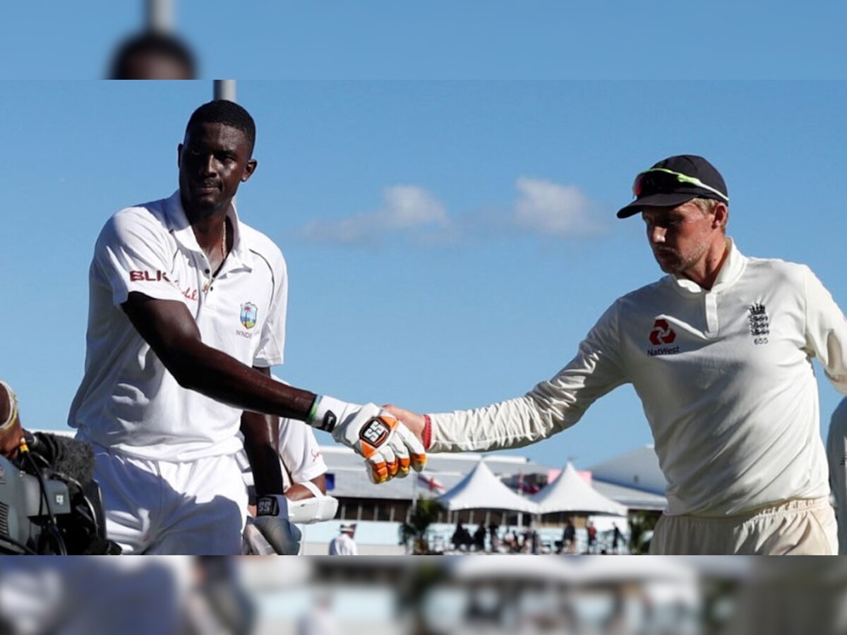 वेस्टइंडीज के कप्तान जेसन होल्डर (बाएं) ने 202 रन की पारी खेली. (फोटो: Reuters)  