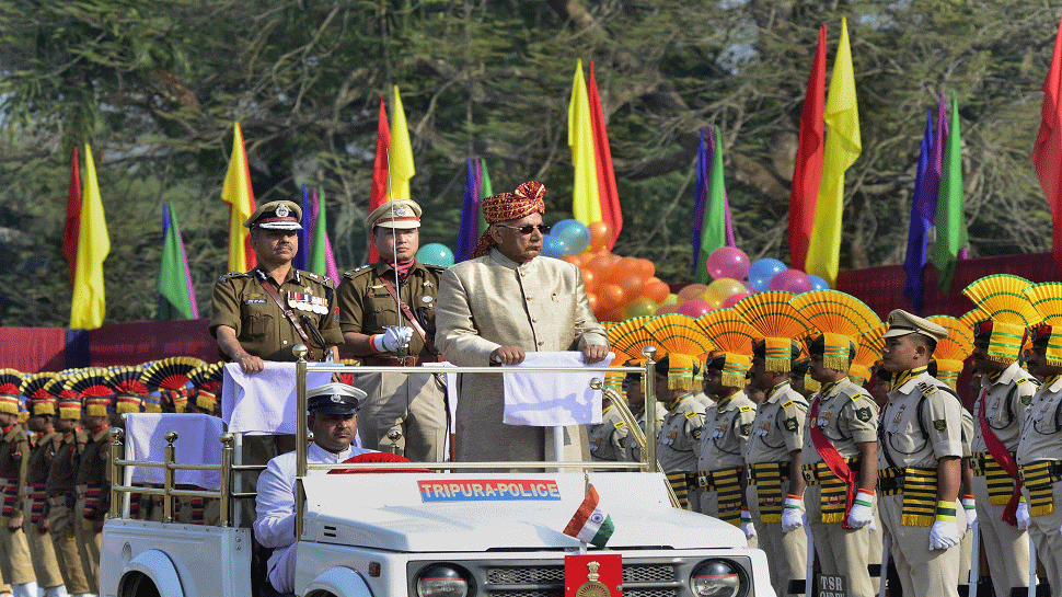 त्रिपुरा, तमिलनाडु, पुडुचेरी में राज्यपाल ने मनाया गणतंत्र दिवस, ऐसे किया ध्वजारोहण त्रिपुरा, तमिलनाडु, पुडुचेरी में राज्यपाल ने मनाया गणतंत्र दिवस, ऐसे किया ध्वजारोहण