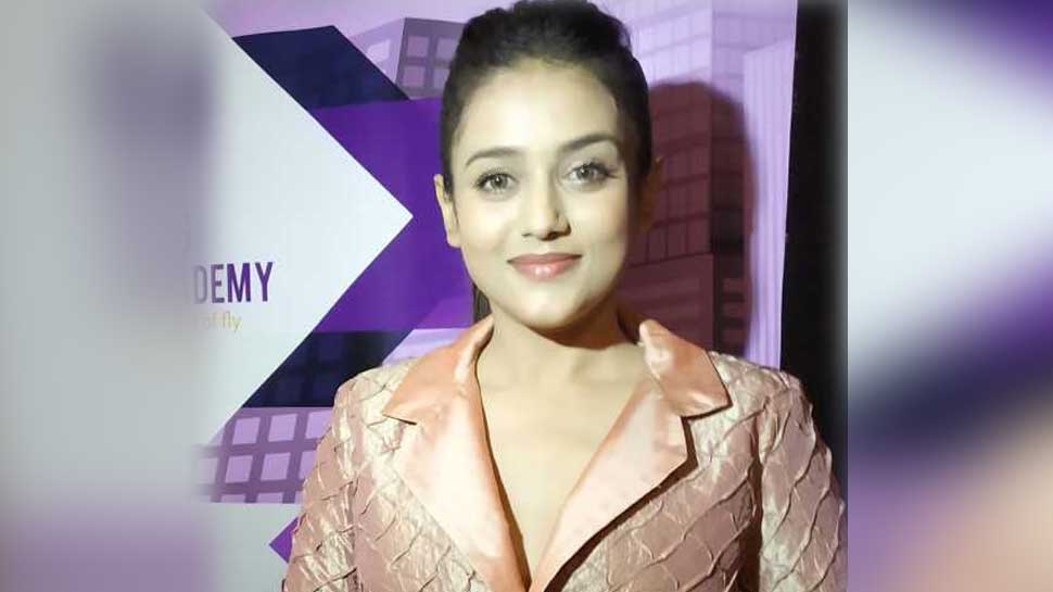 इसी शुक्रवार को सिनेमाघरों में रिलीज हुई है कंगना रनौत की फिल्म 'मणिकर्णिका'. इसी शुक्रवार को सिनेमाघरों में रिलीज हुई है कंगना रनौत की फिल्म 'मणिकर्णिका'.