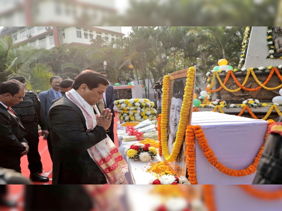 मुख्यमंत्री सोनोवाल ने कहा कि हजारिका को भारत रत्न देने की मांग लंबे समय से असम के लोग कर रहे थे. सोनोवाल ने इसके लिए प्रधानमंत्री को धन्यवाद दिया.   (फोटो साभार @sarbanandsonwal)