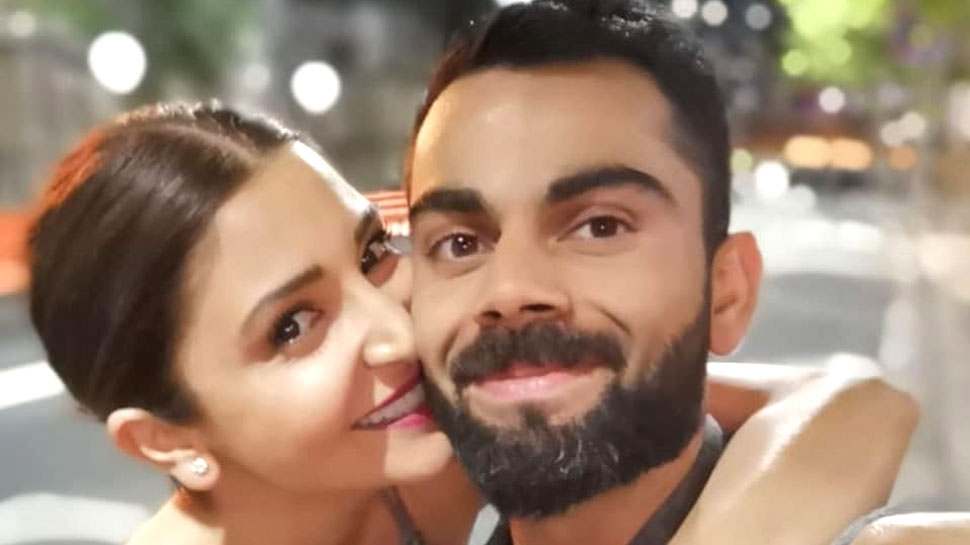 विराट कोहली मैदान से बाहर छोटी-छोटी चीजों में खुशियां तलाशते हैं. (फोटो साभार: इंस्टाग्राम) विराट कोहली मैदान से बाहर छोटी-छोटी चीजों में खुशियां तलाशते हैं. (फोटो साभार: इंस्टाग्राम)