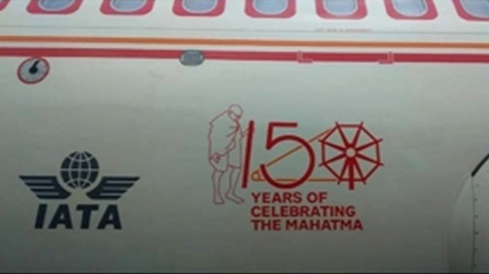 अभी दो विमानों पर लोगो लगाए गए हैं. फोटो : आईएएनएस अभी दो विमानों पर लोगो लगाए गए हैं. फोटो : आईएएनएस