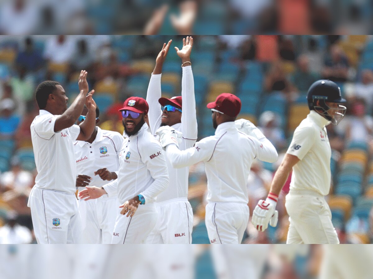 विंडीज के कप्तान जेसन होल्डर ने 202 रन की नाबाद पारी खेली. उन्हें प्लेयर ऑफ द मैच का अवॉर्ड दिया गया. (फोटो: Reuters)