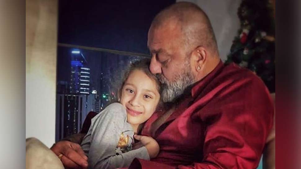 इस फोटो पर हुआ बवाल, फोटो साभार: Instagram@duttsanjay इस फोटो पर हुआ बवाल, फोटो साभार: Instagram@duttsanjay