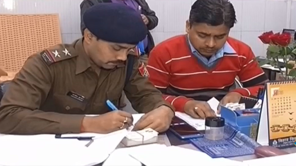 पटना में एक करोड़ रुपये का रेल टिकट बरामद किया गया है. पटना में एक करोड़ रुपये का रेल टिकट बरामद किया गया है.