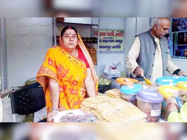 बिहार के मुजफ्फरपुर की 'किसान चाची' को पद्म श्री दिया गया है.(फोटो-@VPSecretariat)