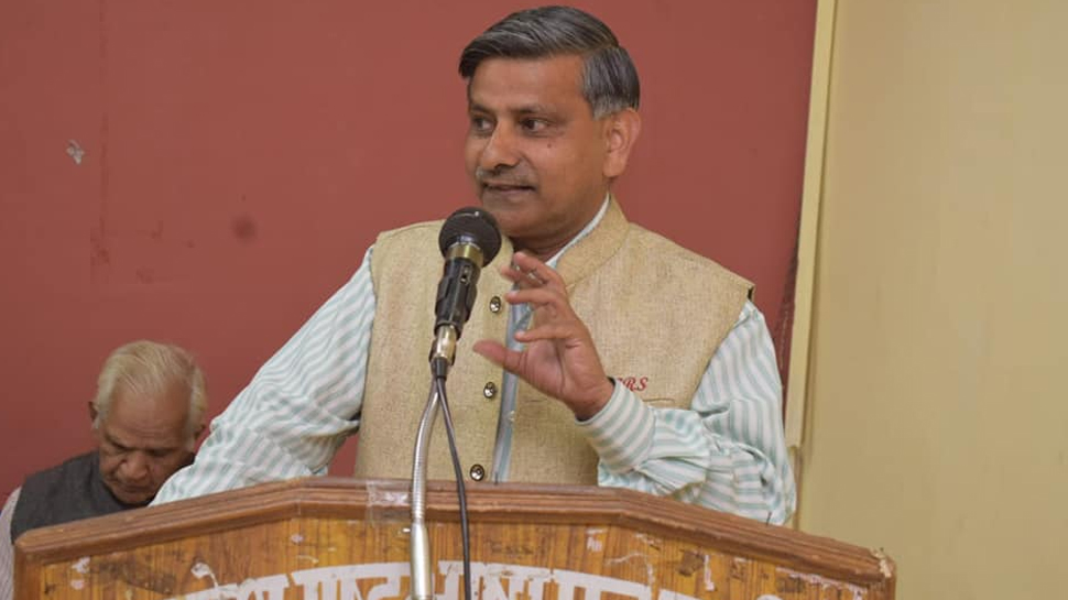मुख्य आयकर आयुक्त ने दी चाटुकार अफसरों को नसीहत- 'सत्ता बदलते ही कचरे की तरह फेंक दिए जाएंगे' मुख्य आयकर आयुक्त ने दी चाटुकार अफसरों को नसीहत- 'सत्ता बदलते ही कचरे की तरह फेंक दिए जाएंगे'