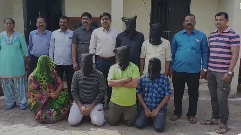 जिंदा भतीजे को मरा साबित कर पैसे हड़पना चाहता था चाचा, 1 महिला सहित 6 गिरफ्तार जिंदा भतीजे को मरा साबित कर पैसे हड़पना चाहता था चाचा, 1 महिला सहित 6 गिरफ्तार