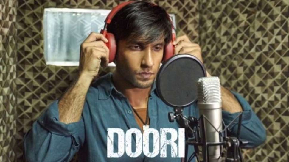 Video : रणवीर सिंह की आवाज ने मचाया धमाल, रिलीज हुआ 'गली बॉय' का तीसरा गाना Doori 