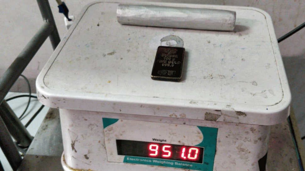 IGIA: सोना तस्करी की कोशिश को कस्टम ने किया नाकाम, चांदी का पानी चढ़ा टॉर्च में छिपाई थी सोने की रॉड IGIA: सोना तस्करी की कोशिश को कस्टम ने किया नाकाम, चांदी का पानी चढ़ा टॉर्च में छिपाई थी सोने की रॉड