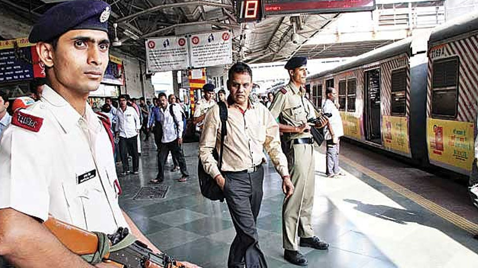 मुंबई: अब 'सेगवे' के जरिए आरपीएफ रखेगी उपनगरीय स्टेशनों पर नजर मुंबई: अब 'सेगवे' के जरिए आरपीएफ रखेगी उपनगरीय स्टेशनों पर नजर