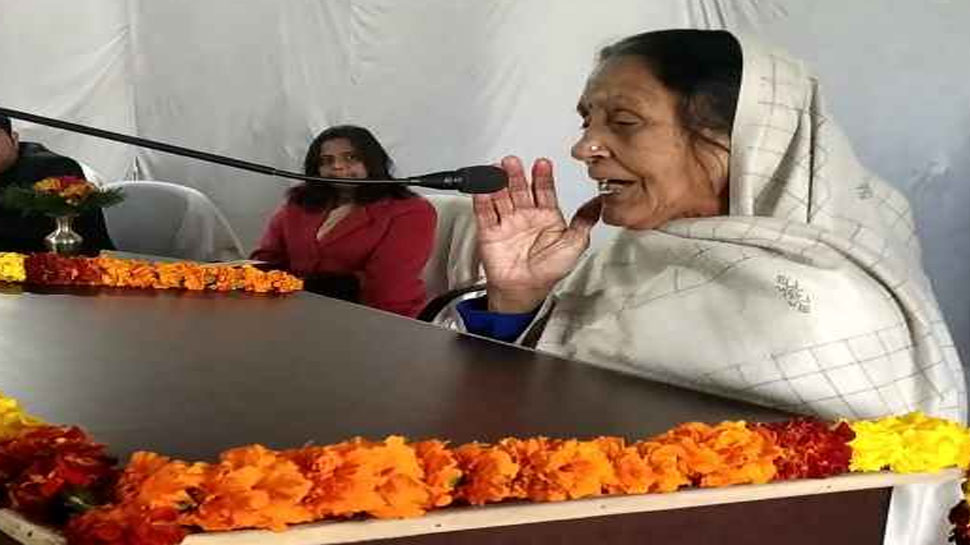 पिता ने देश के लिए गंवा दी जान, बेसहारा बेटी को नहीं मिल रही पेंशन, मंच पर रोते हुए कहा- मेरा घर भी नहीं है