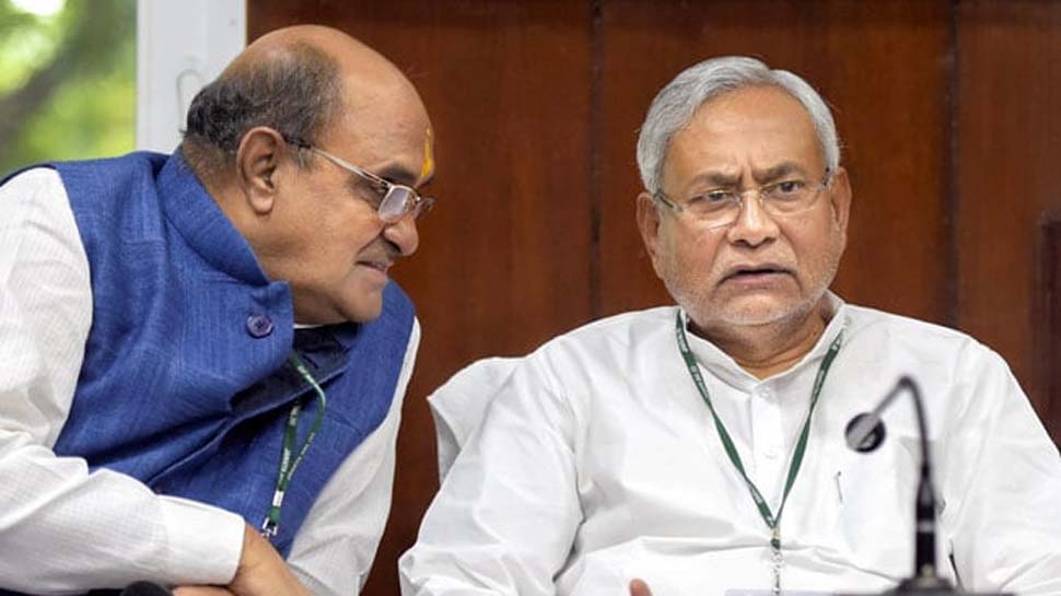 सड़क पर छोड़ी गायों को जब्त करेगी बिहार सरकार, तीसरी बार पकड़ा तो बेच देगी सड़क पर छोड़ी गायों को जब्त करेगी बिहार सरकार, तीसरी बार पकड़ा तो बेच देगी