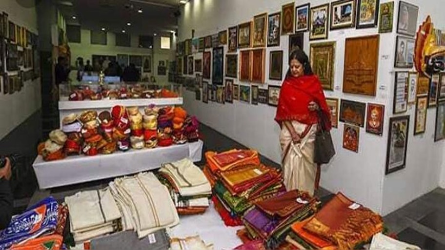 PM मोदी को मिले उपहारों को खरीदने की लगी होड़, 50 हजार की पेंटिंग 5 लाख में बिकी 