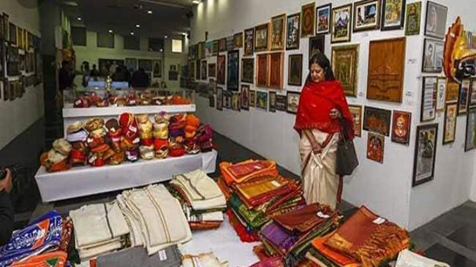 PM मोदी को मिले उपहारों को खरीदने की लगी होड़, 50 हजार की पेंटिंग 5 लाख में बिकी PM मोदी को मिले उपहारों को खरीदने की लगी होड़, 50 हजार की पेंटिंग 5 लाख में बिकी