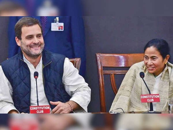 लोकसभा चुनावों (Lok sabha elections 2019) से पहले कांग्रेस सांसद मौसम नूर ने तृणमूल कांग्रेस का दामन थाम लिया.