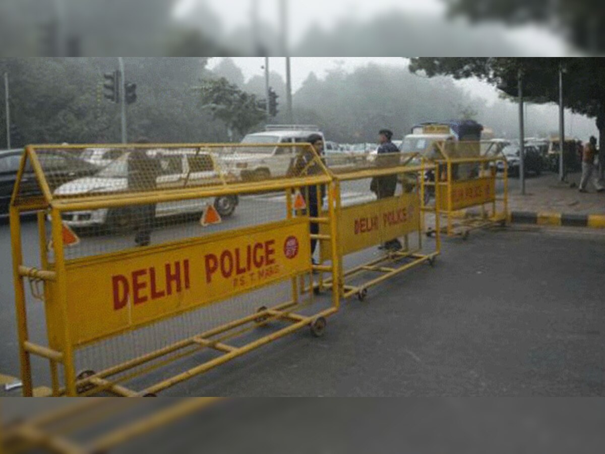 जांच के दौरान दिल्‍ली पुलिस ने आसपास के इलाकों की सीसीटीवी फुटेज खंगाली और देखा कि एक व्यक्ति लड़की को राजौरी गार्डन के समीप रिंग रोड पर छोड़ रहा है. (फाइल फोटो)