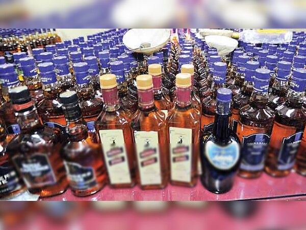 जवानों को देखकर शराब तस्कर शराब और मैजिक छोड़ कर फरार होने में सफल रहे. (प्रतीकात्मक तस्वीर)