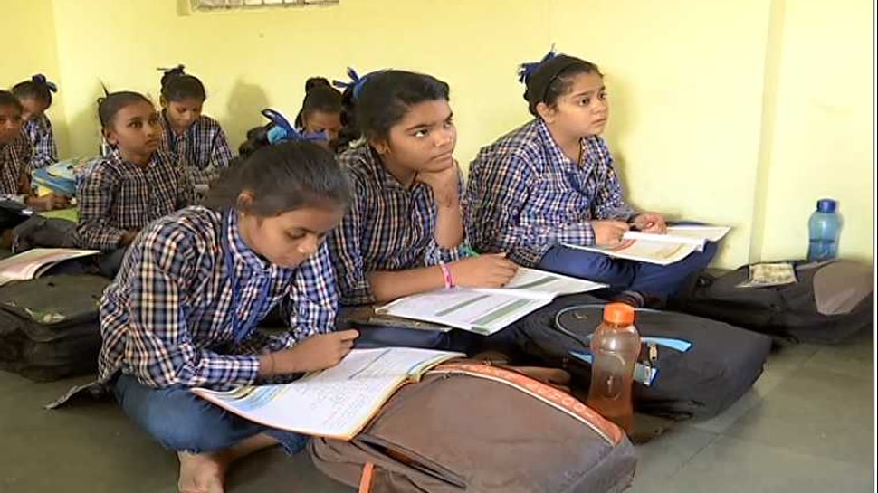 स्कूल का समय पूरा होने पर होगा जश्न School teacher will celebrate the birth of girl child